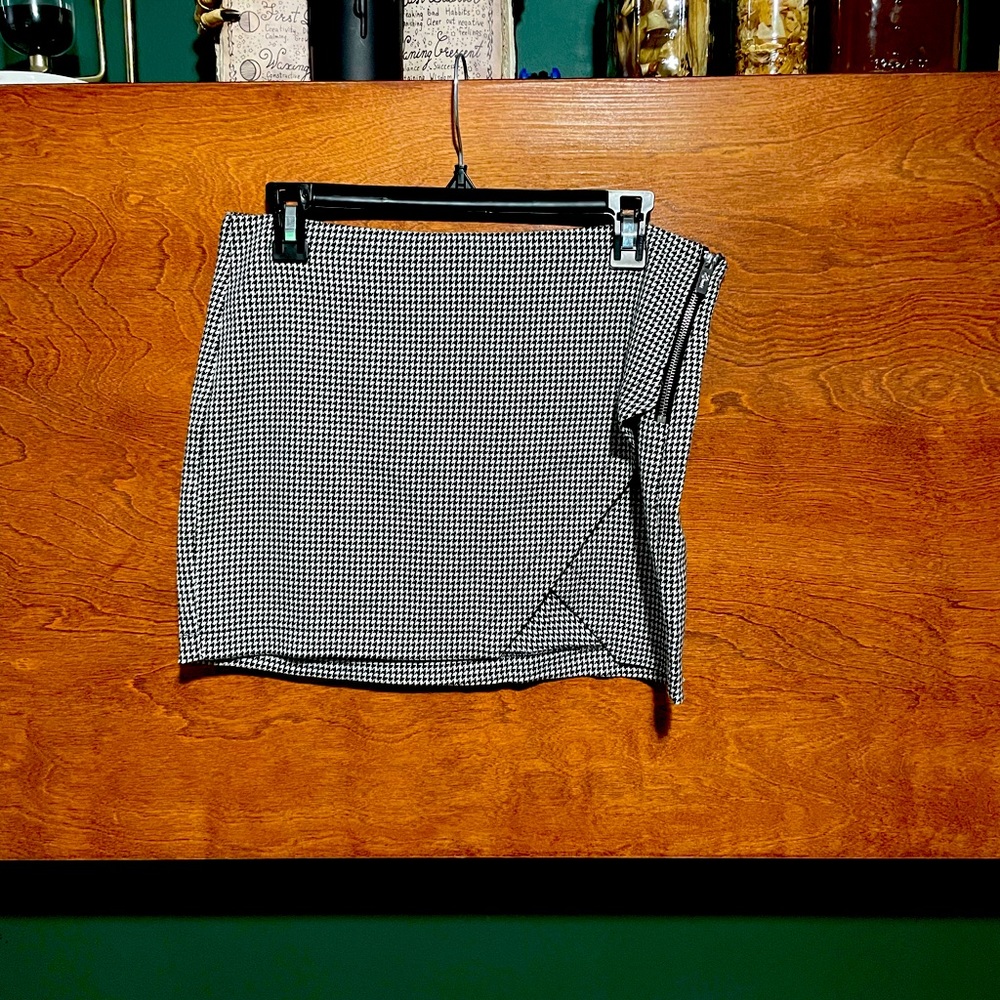 Guess Houndstooth Skirt